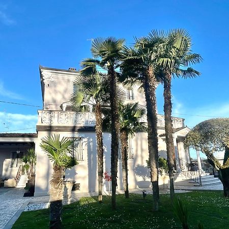 B&B Stazione Don Camillo เบรซเชลโล ภายนอก รูปภาพ
