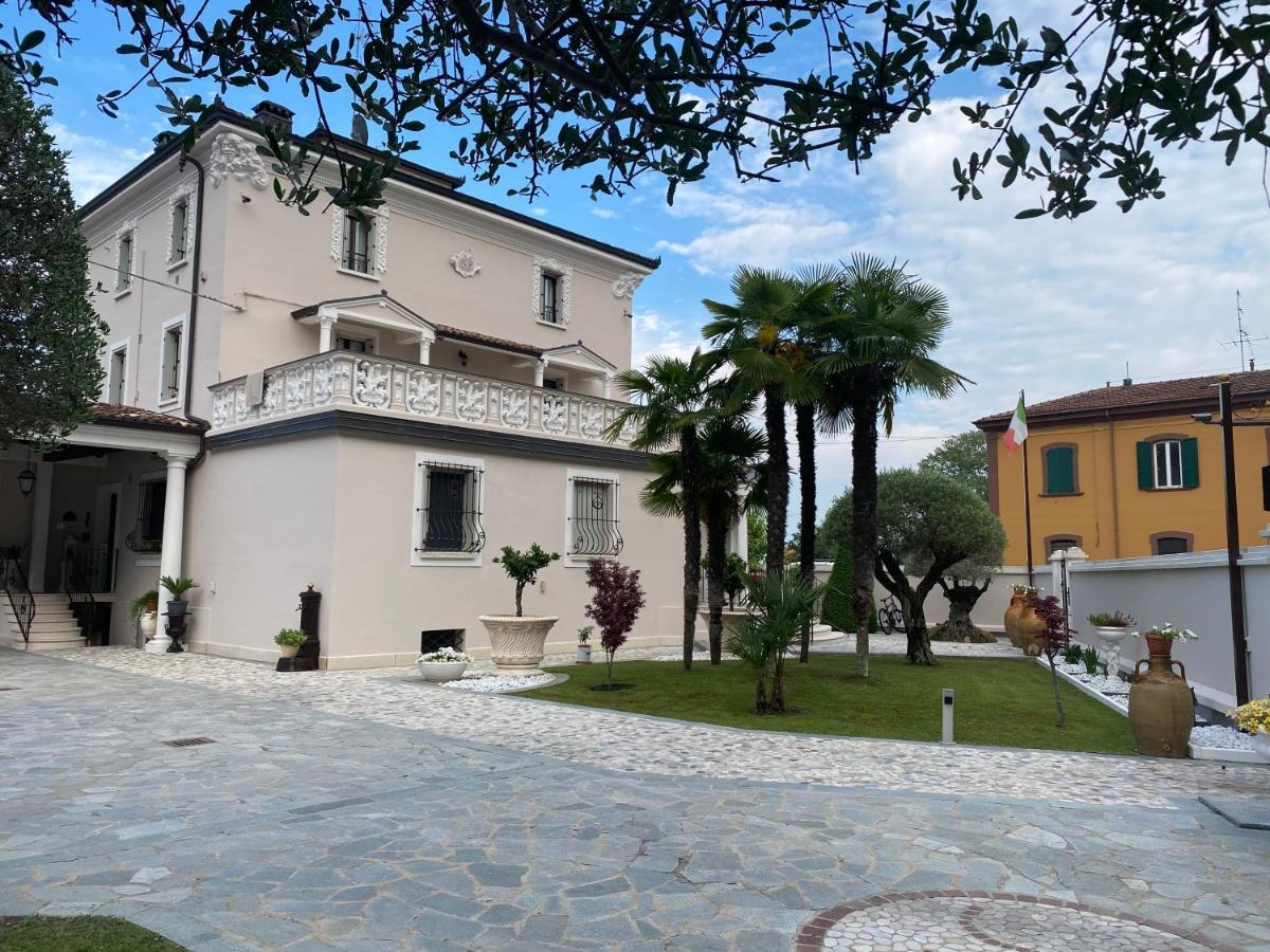 B&B Stazione Don Camillo เบรซเชลโล ภายนอก รูปภาพ