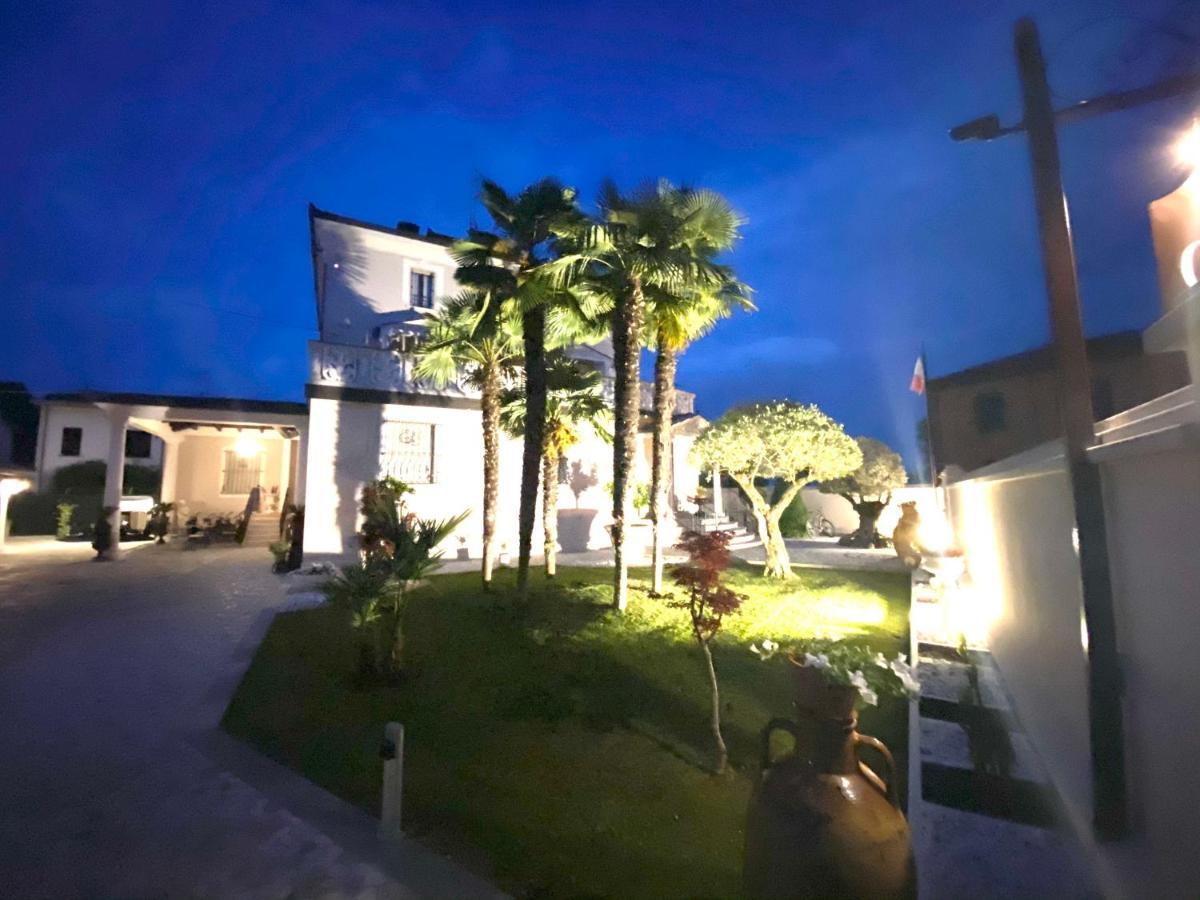 B&B Stazione Don Camillo เบรซเชลโล ภายนอก รูปภาพ