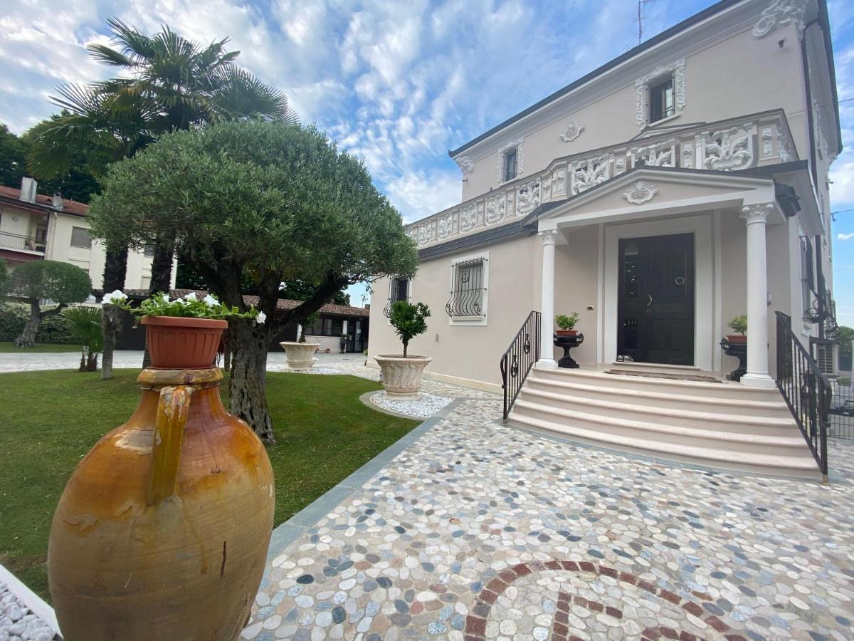 B&B Stazione Don Camillo เบรซเชลโล ภายนอก รูปภาพ