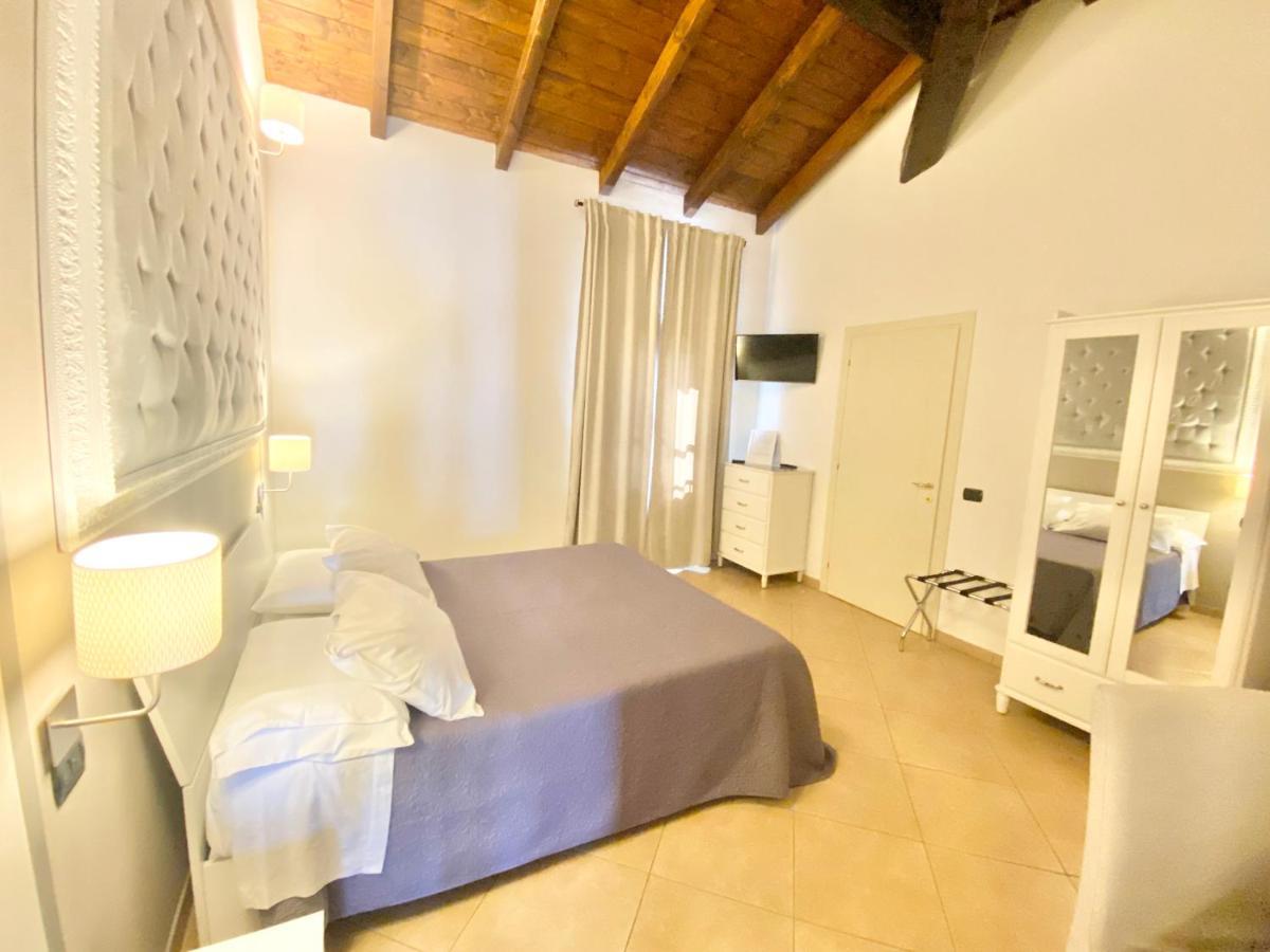 B&B Stazione Don Camillo เบรซเชลโล ภายนอก รูปภาพ