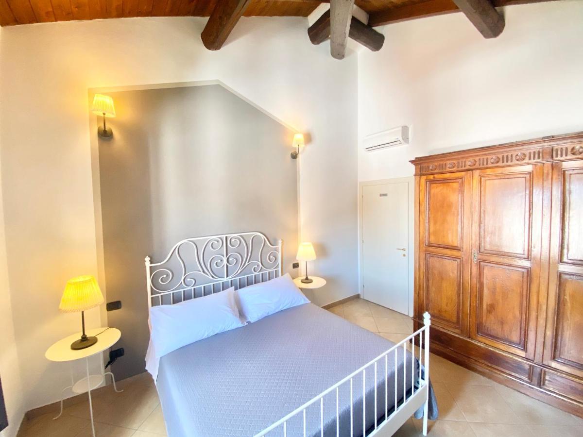 B&B Stazione Don Camillo เบรซเชลโล ภายนอก รูปภาพ